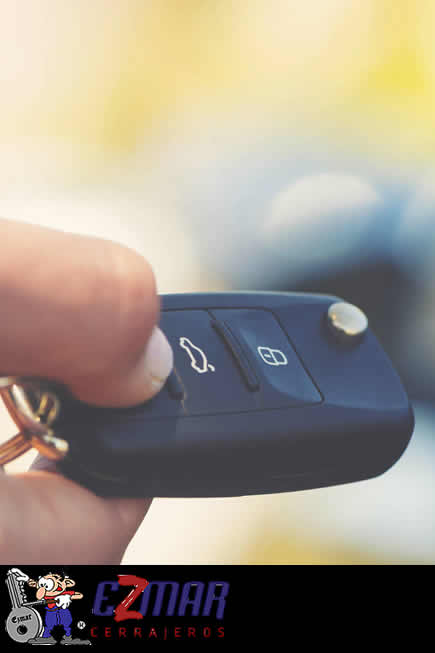 Cerrajeros Marbella Ezmar ofrece la reparación y copia de llaves de coche..